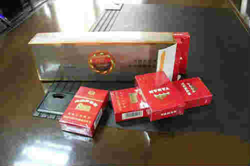 卷煙調(diào)包手法揭秘：芙蓉王卷煙轉眼變延安