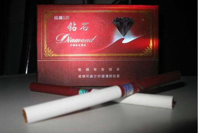 鉆石國(guó)嘴120香煙實(shí)物圖