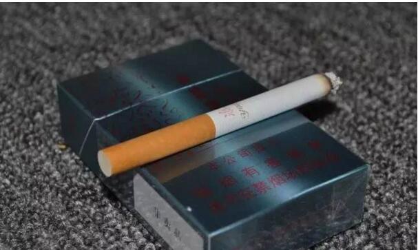 黃鶴樓游泳回歸，爺爺輩最喜愛的香煙品牌